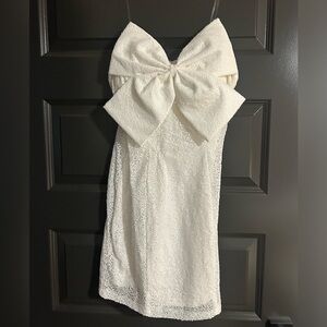 Beautiful dress, worn once. Great condition.